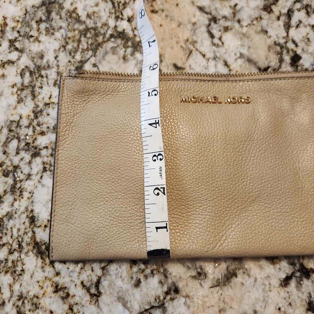 Michael Kors Wristlet, Beige Tan Pebbled Leather, Gold Tone, Clutch Lightweight